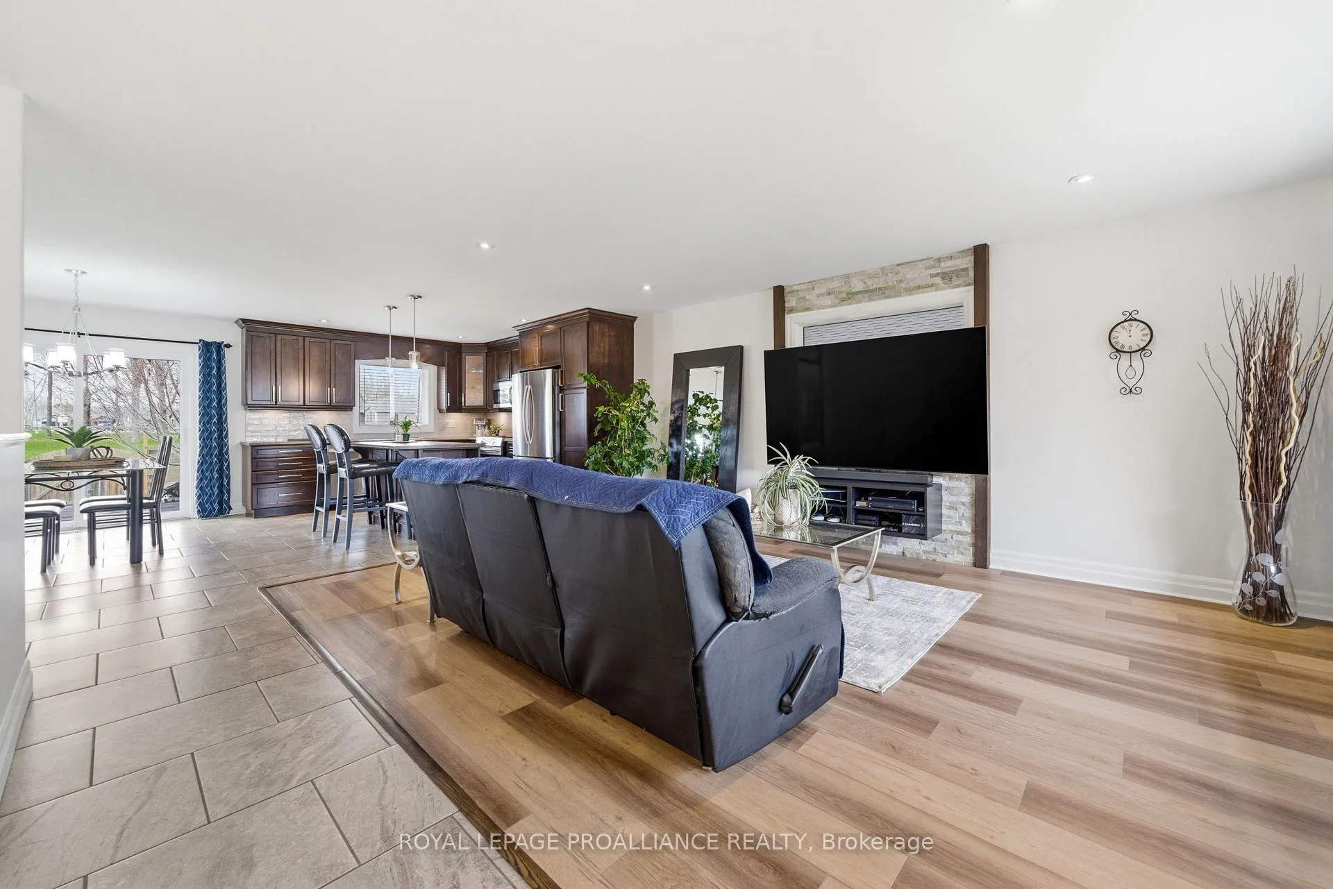 Photo 11 of 6 Aspen Drive, Quinte West, Murray Ward — HOMEH