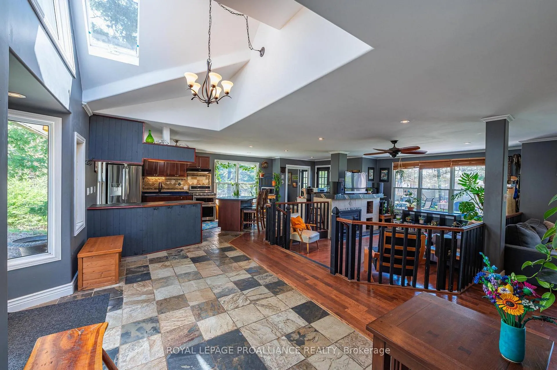 Photo 2 of 280 Presqu'ile Parkway, Brighton — HOMEH