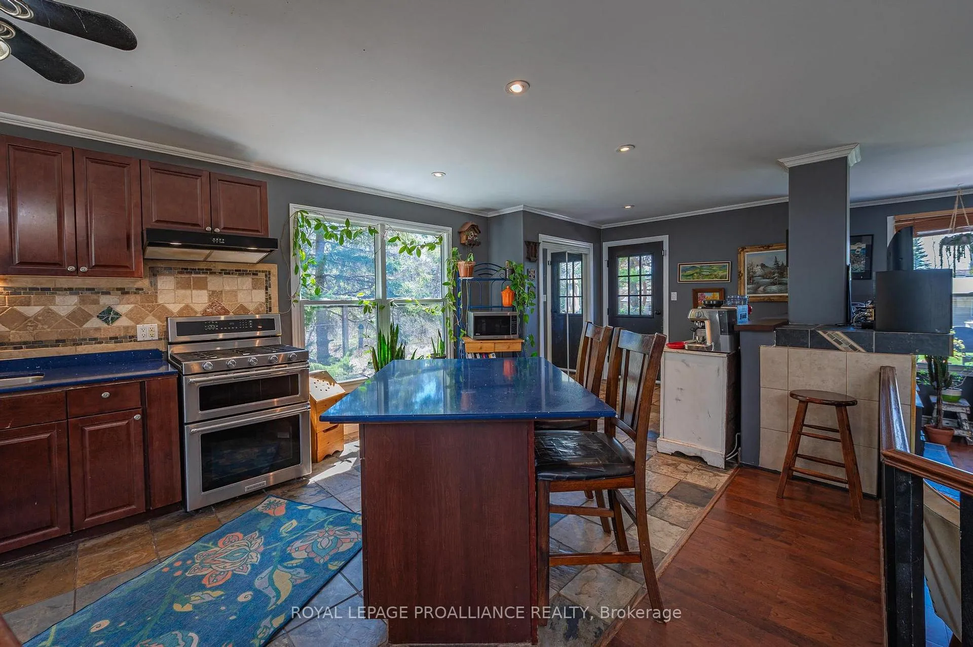 Photo 3 of 280 Presqu'ile Parkway, Brighton — HOMEH