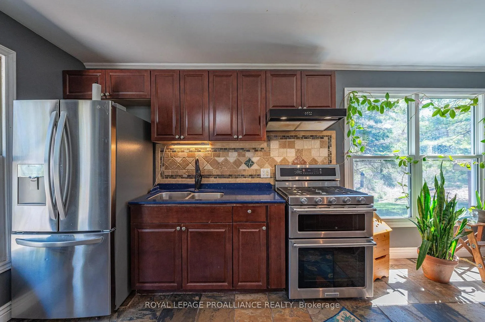 Photo 4 of 280 Presqu'ile Parkway, Brighton — HOMEH