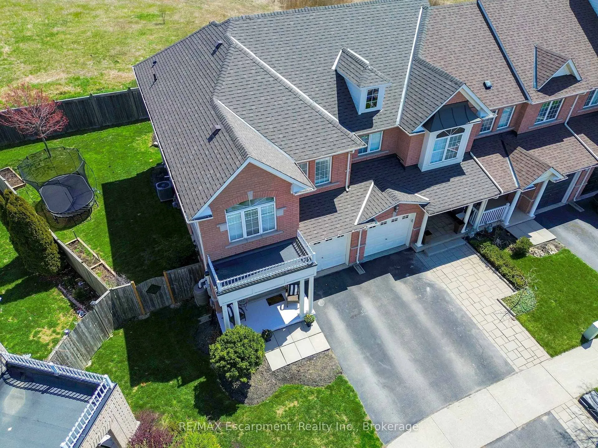 Photo 2 of 4868 Capri Crescent, Burlington, Alton — HOMEH