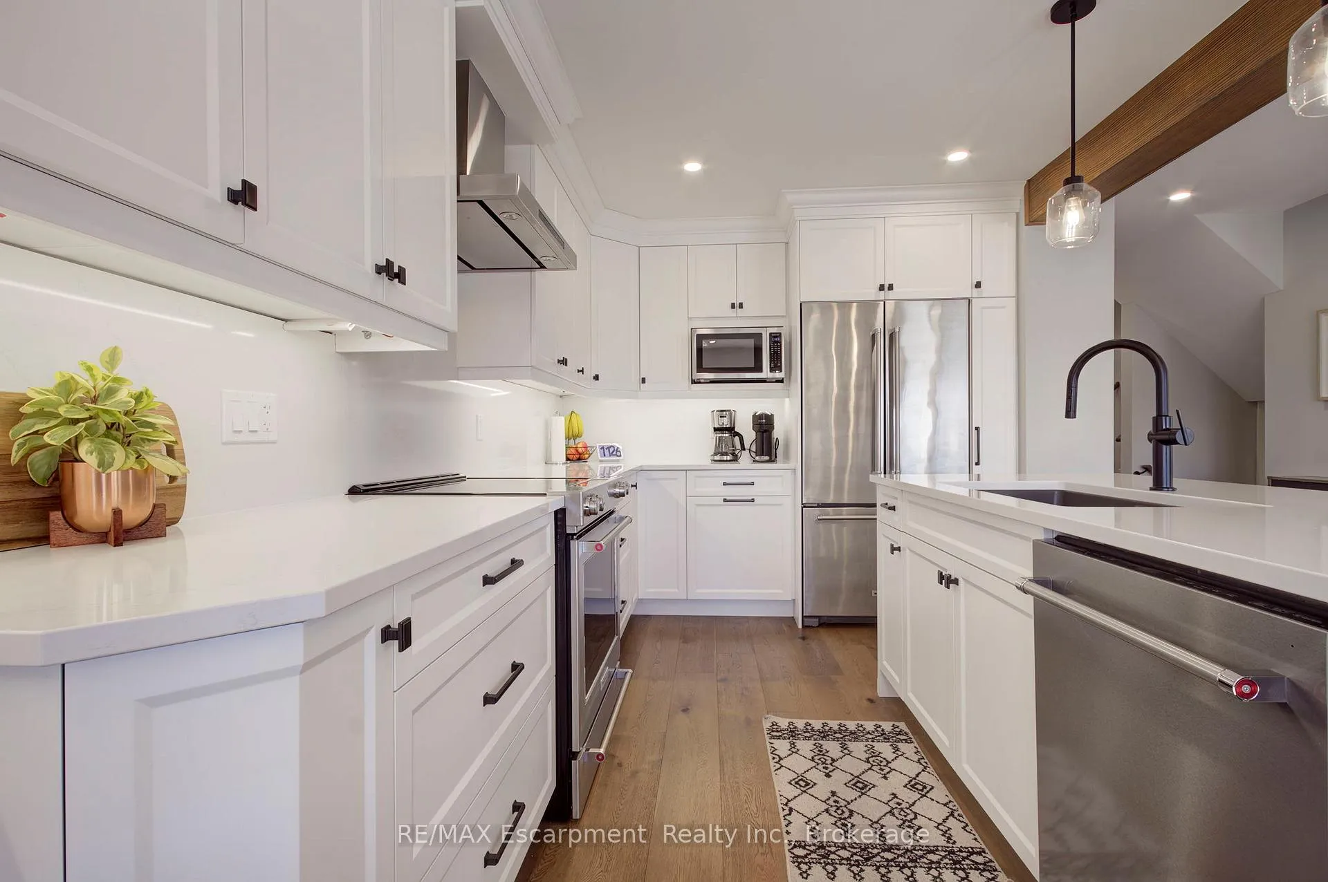 Photo 14 of 4868 Capri Crescent, Burlington, Alton — HOMEH