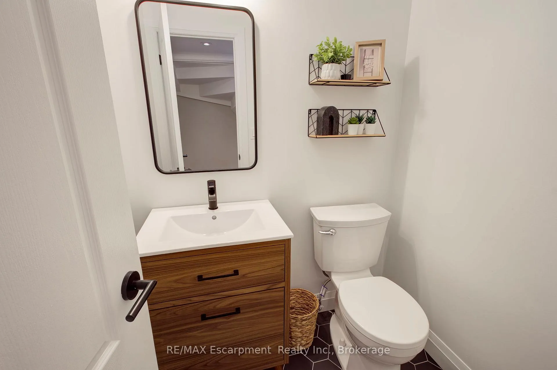 Photo 20 of 4868 Capri Crescent, Burlington, Alton — HOMEH