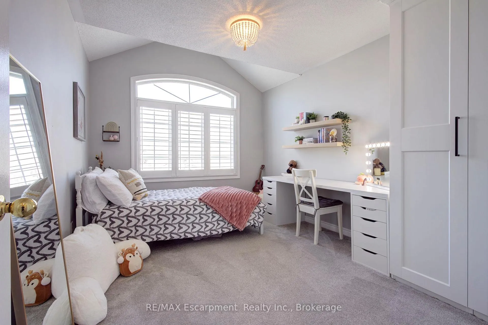 Photo 23 of 4868 Capri Crescent, Burlington, Alton — HOMEH
