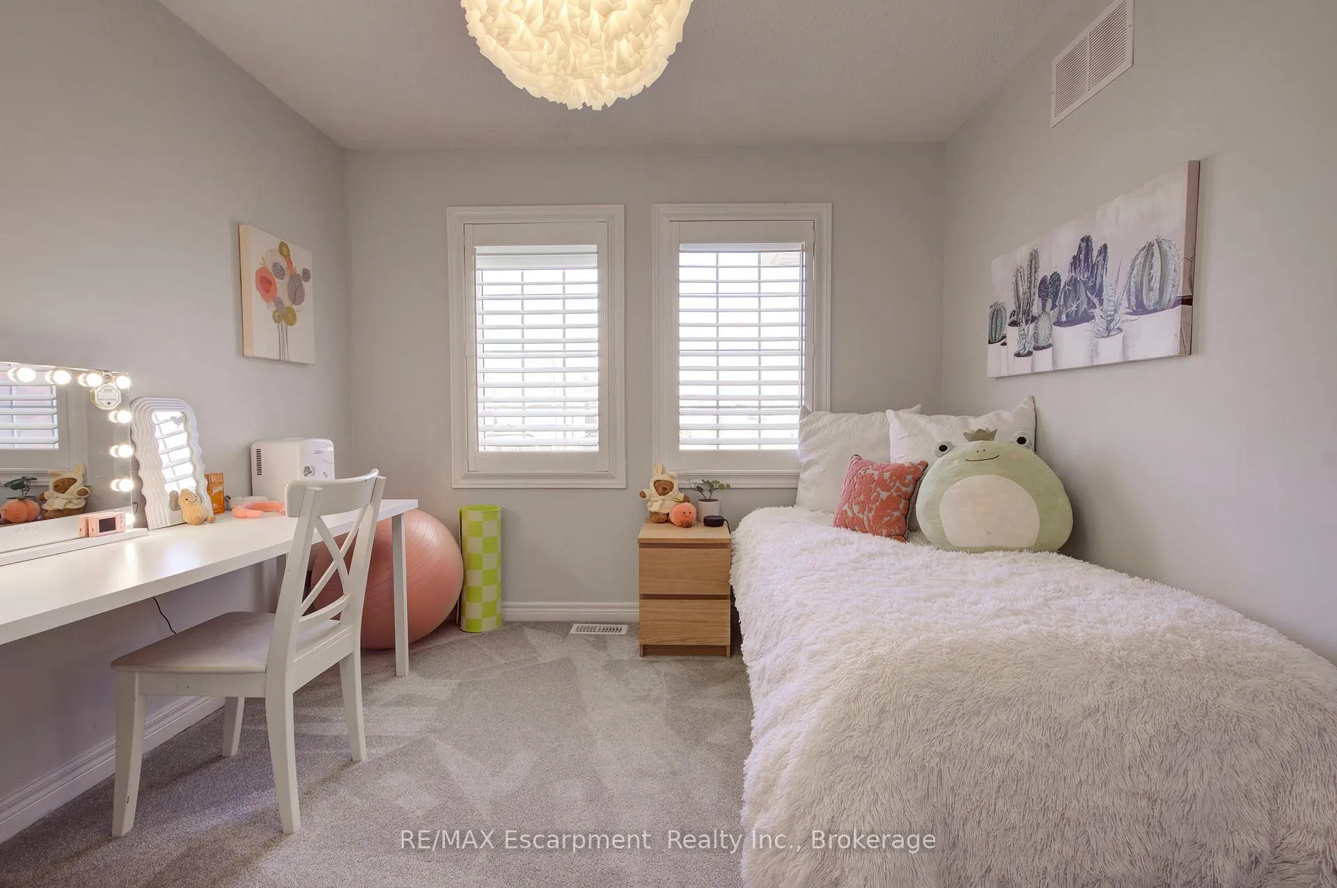 Photo 24 of 4868 Capri Crescent, Burlington, Alton — HOMEH