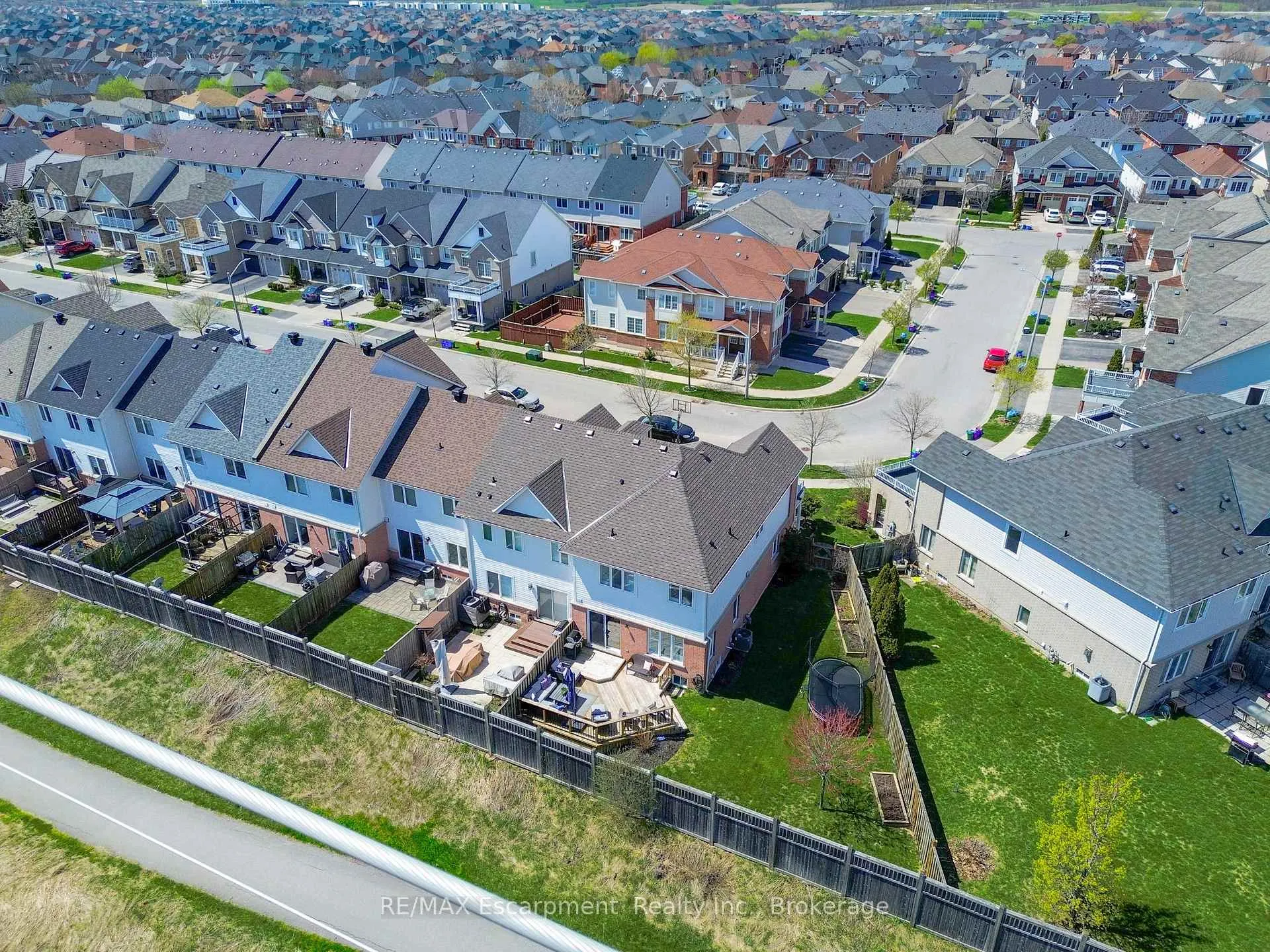 Photo 48 of 4868 Capri Crescent, Burlington, Alton — HOMEH