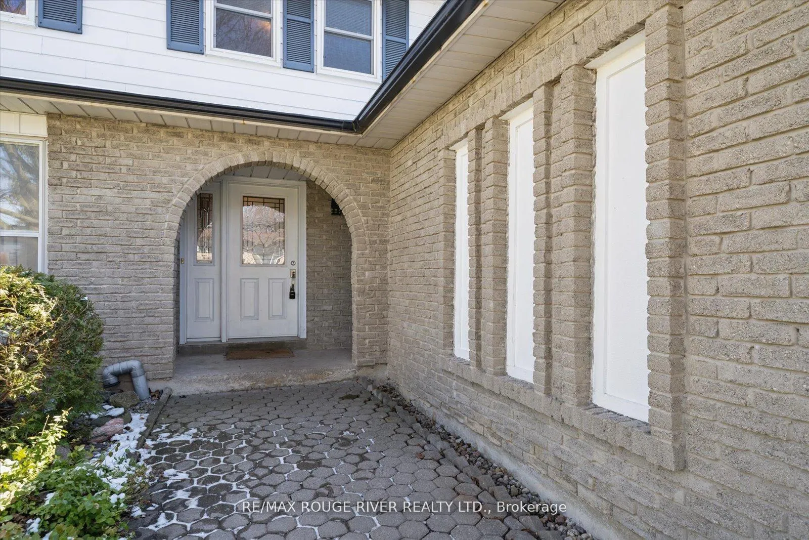 Photo 5 of 54 Rosalynne Avenue, Clarington, Bowmanville — HOMEH
