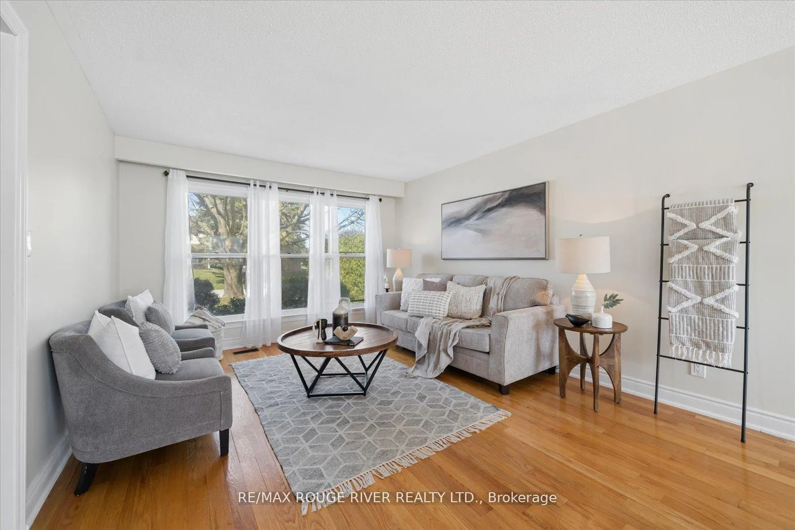 Photo 10 of 54 Rosalynne Avenue, Clarington, Bowmanville — HOMEH