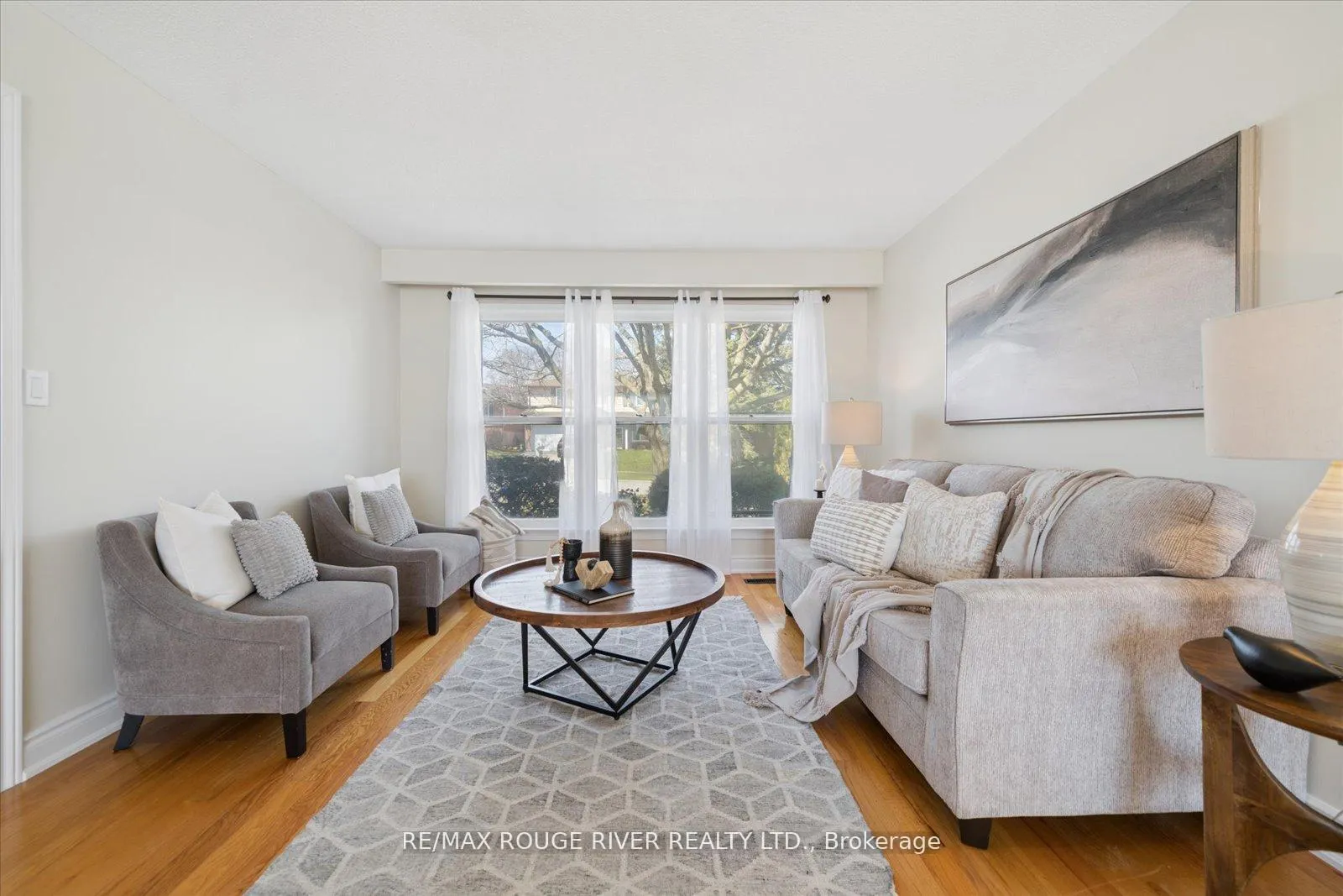 Photo 11 of 54 Rosalynne Avenue, Clarington, Bowmanville — HOMEH