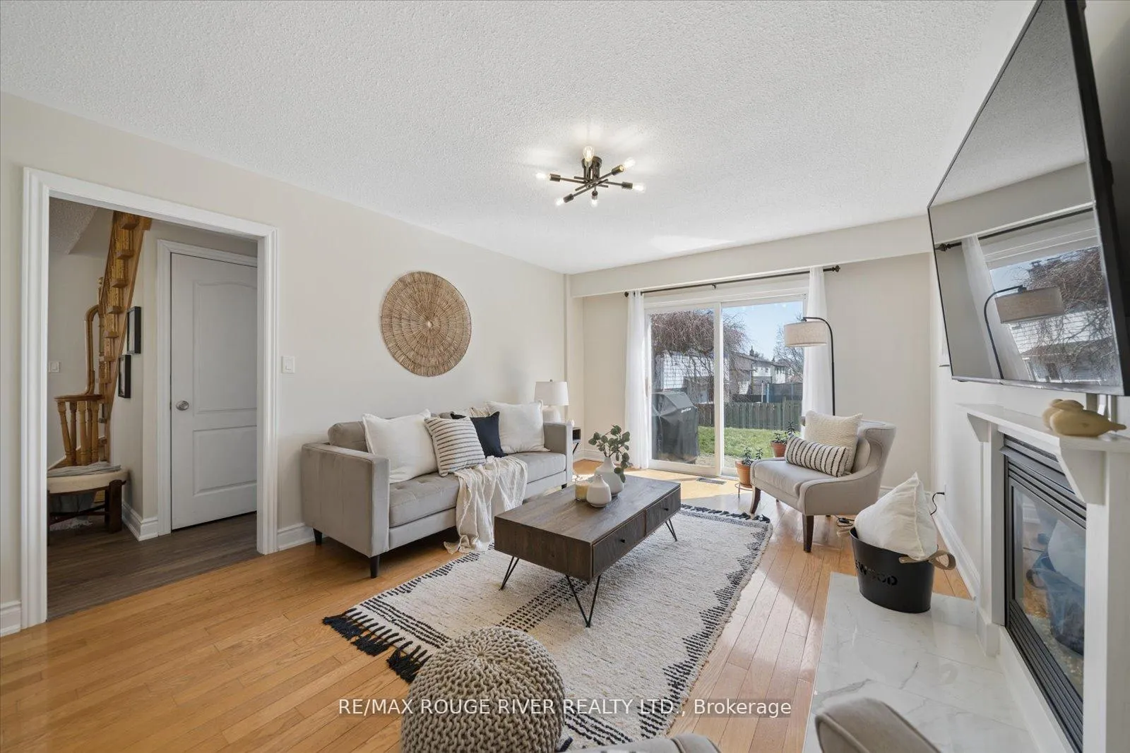 Photo 12 of 54 Rosalynne Avenue, Clarington, Bowmanville — HOMEH
