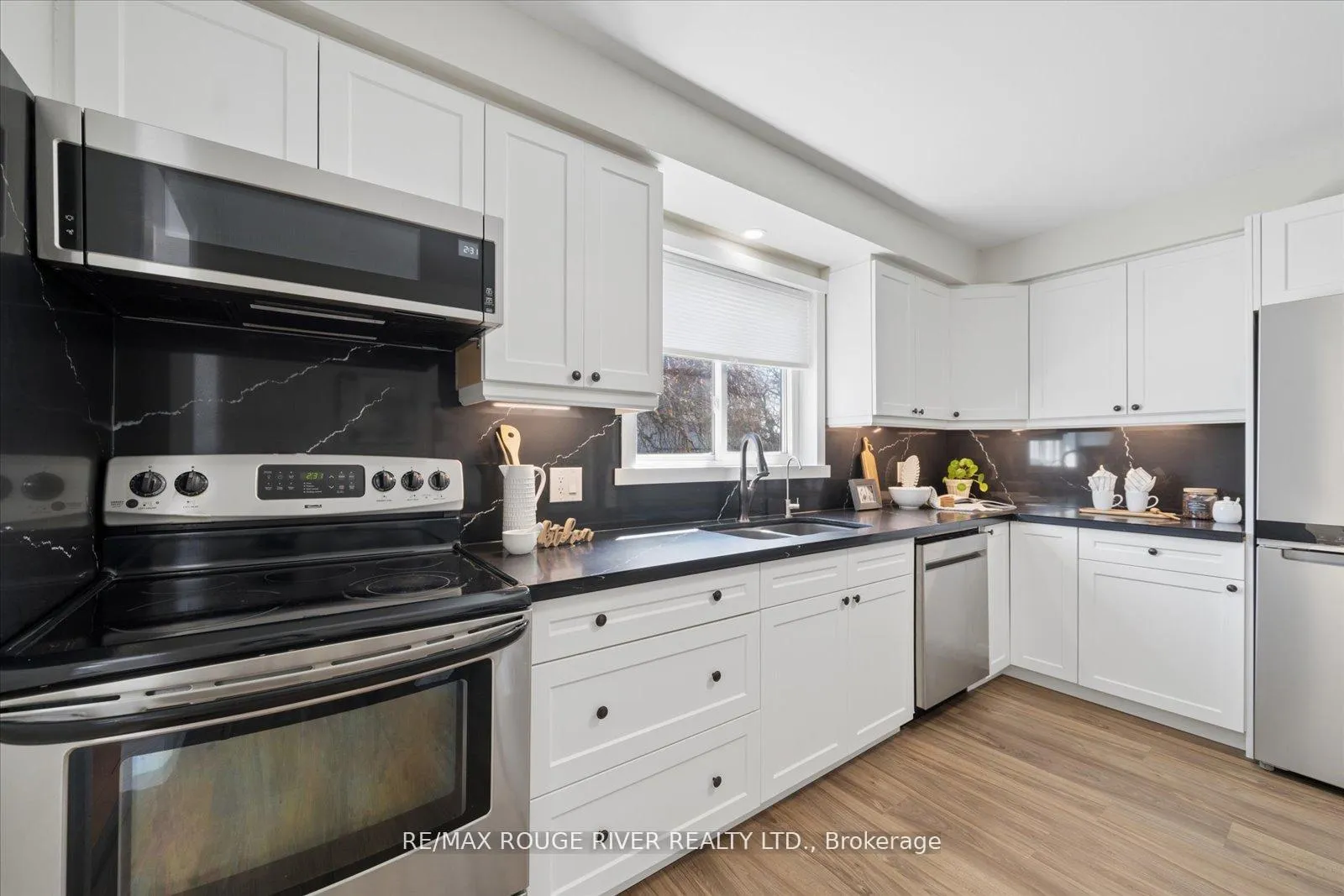 Photo 19 of 54 Rosalynne Avenue, Clarington, Bowmanville — HOMEH