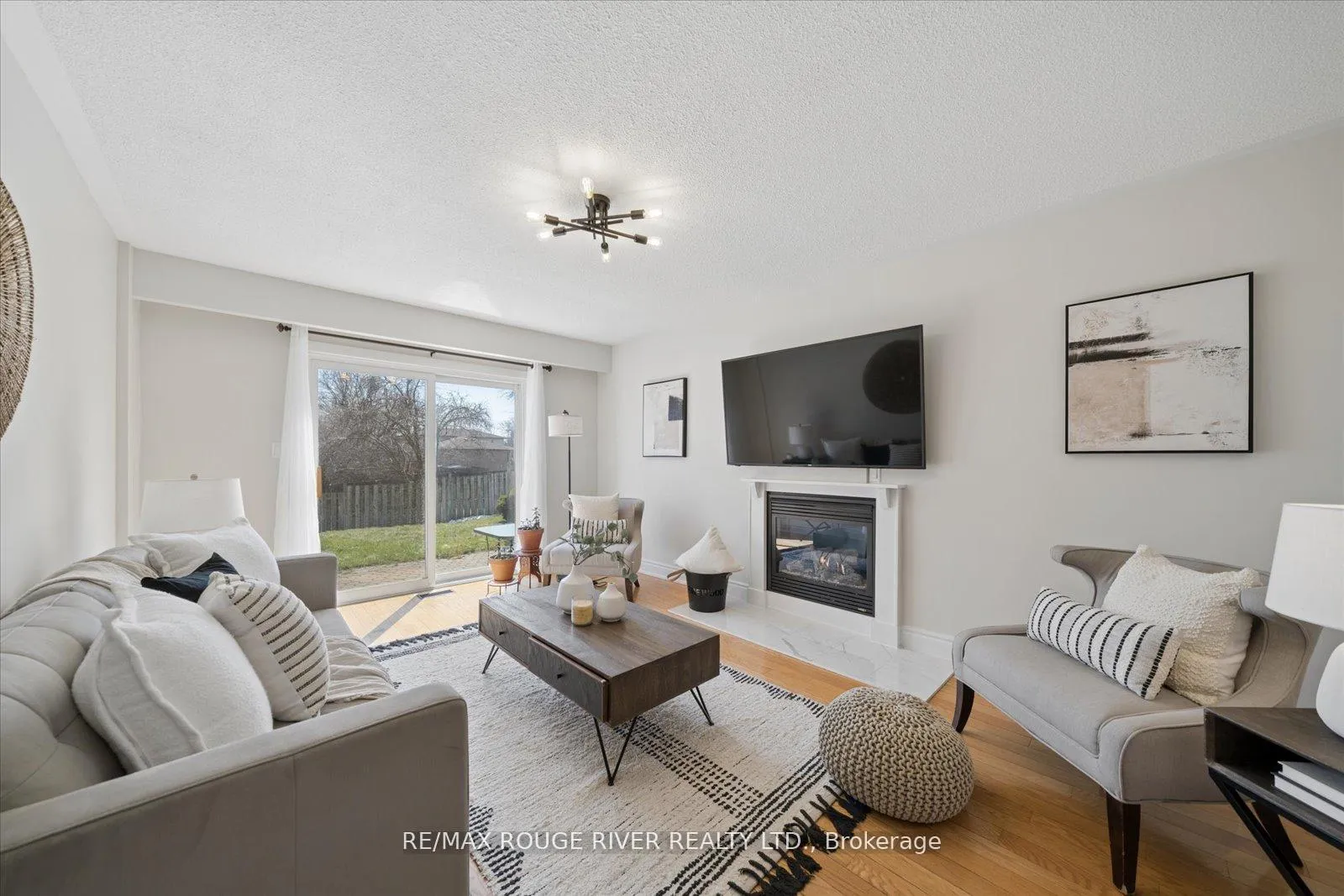 Photo 24 of 54 Rosalynne Avenue, Clarington, Bowmanville — HOMEH