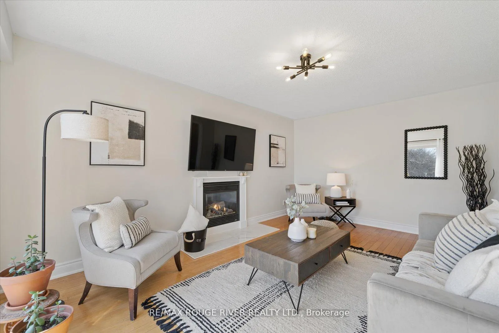 Photo 26 of 54 Rosalynne Avenue, Clarington, Bowmanville — HOMEH