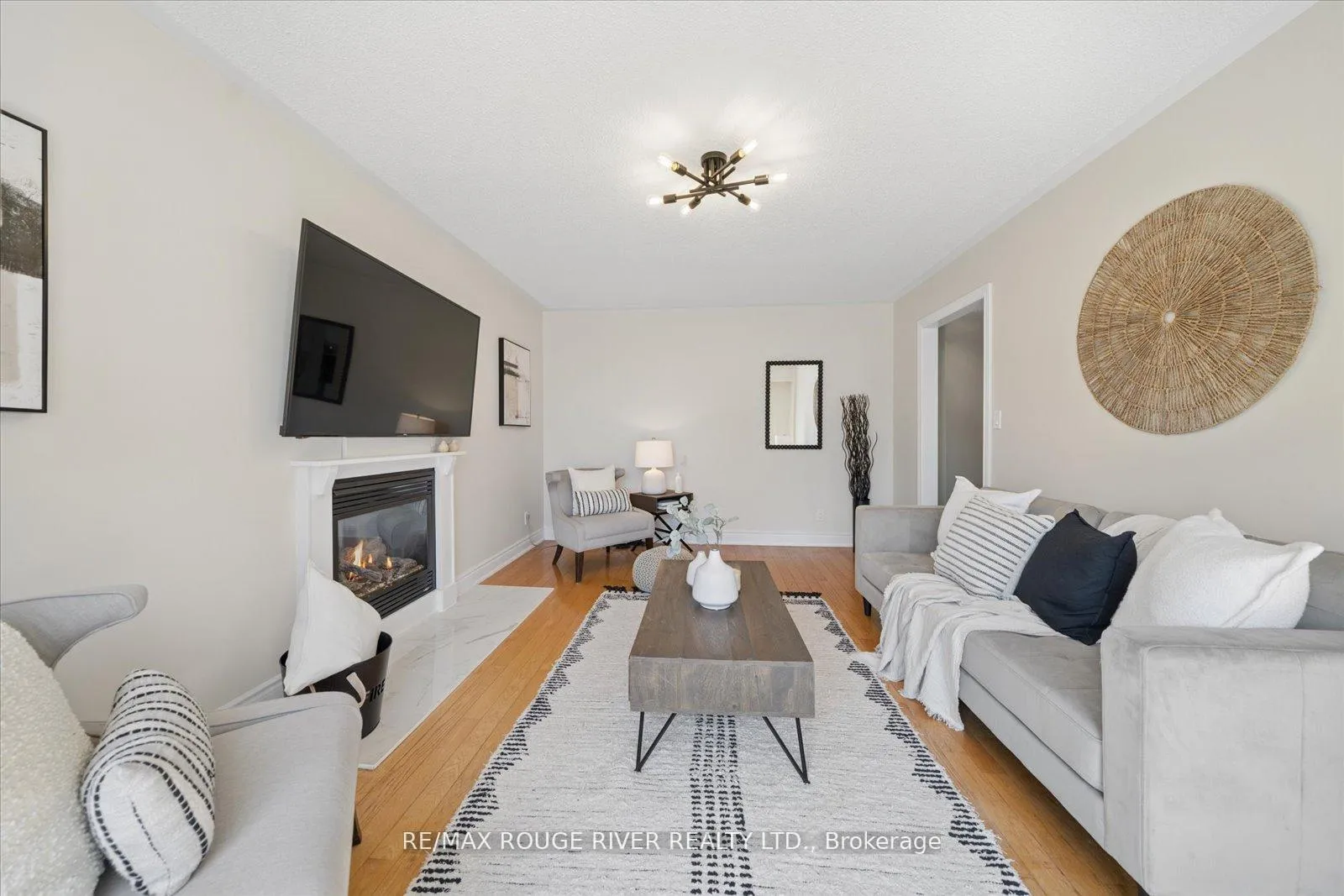 Photo 27 of 54 Rosalynne Avenue, Clarington, Bowmanville — HOMEH
