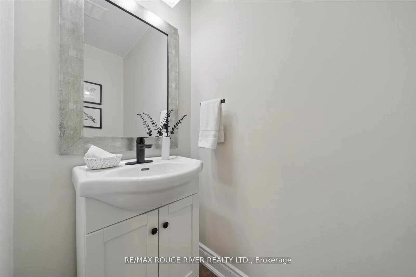 Photo 29 of 54 Rosalynne Avenue, Clarington, Bowmanville — HOMEH