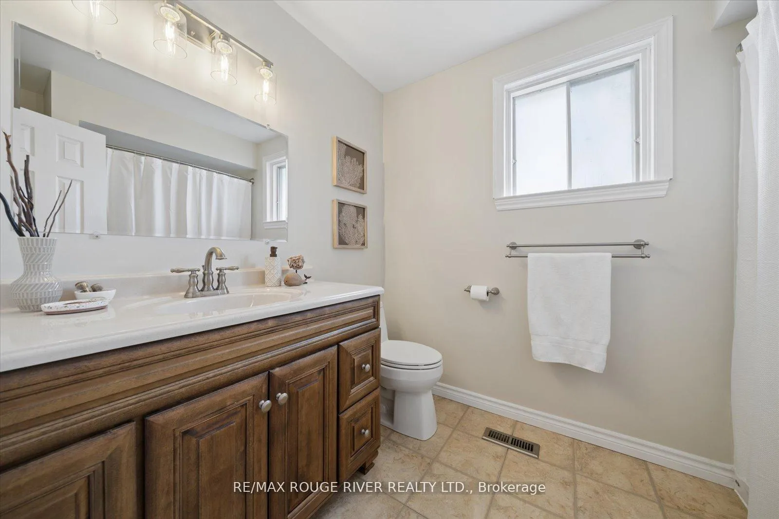 Photo 36 of 54 Rosalynne Avenue, Clarington, Bowmanville — HOMEH