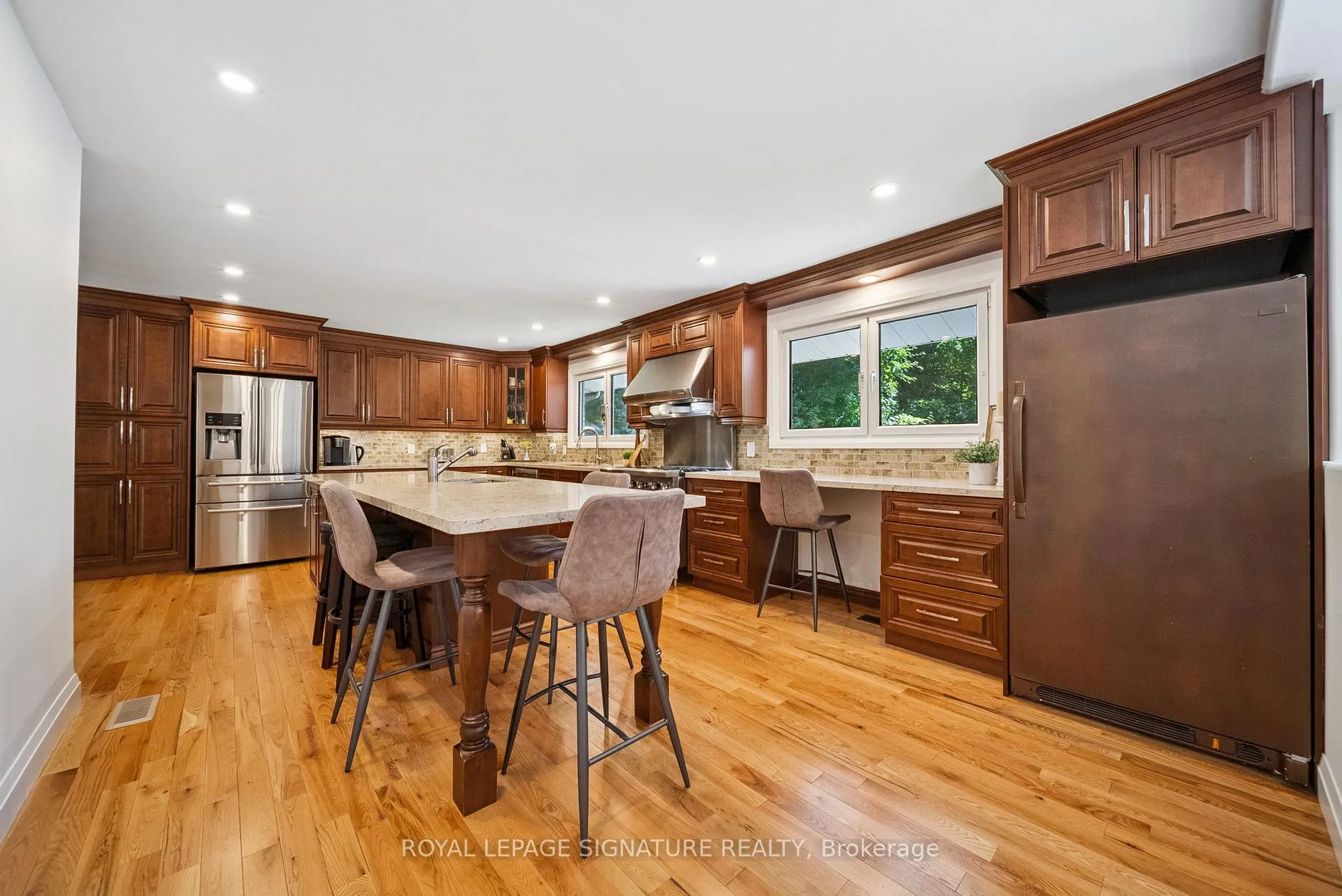 Photo 11 of 470 Parkview Court, Midland — HOMEH