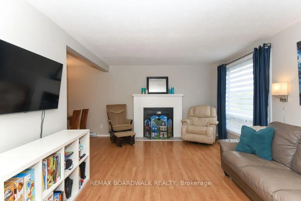Photo 3 of 758 St-Andre Drive, Ottawa, Hiawatha Park/Convent Glen — HOMEH
