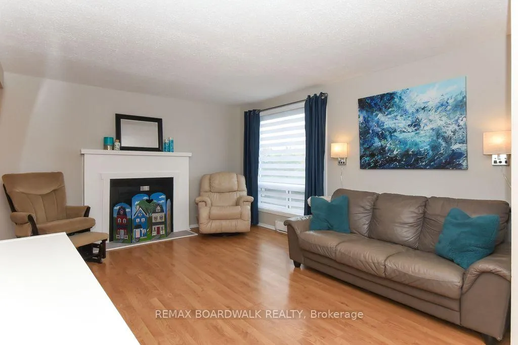 Photo 4 of 758 St-Andre Drive, Ottawa, Hiawatha Park/Convent Glen — HOMEH
