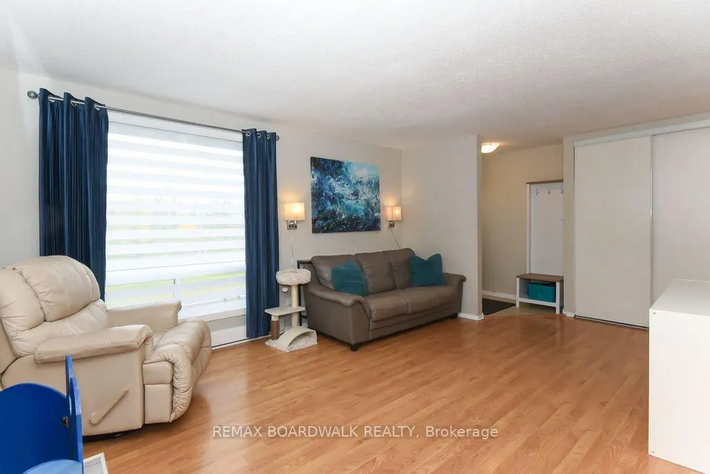 Photo 5 of 758 St-Andre Drive, Ottawa, Hiawatha Park/Convent Glen — HOMEH