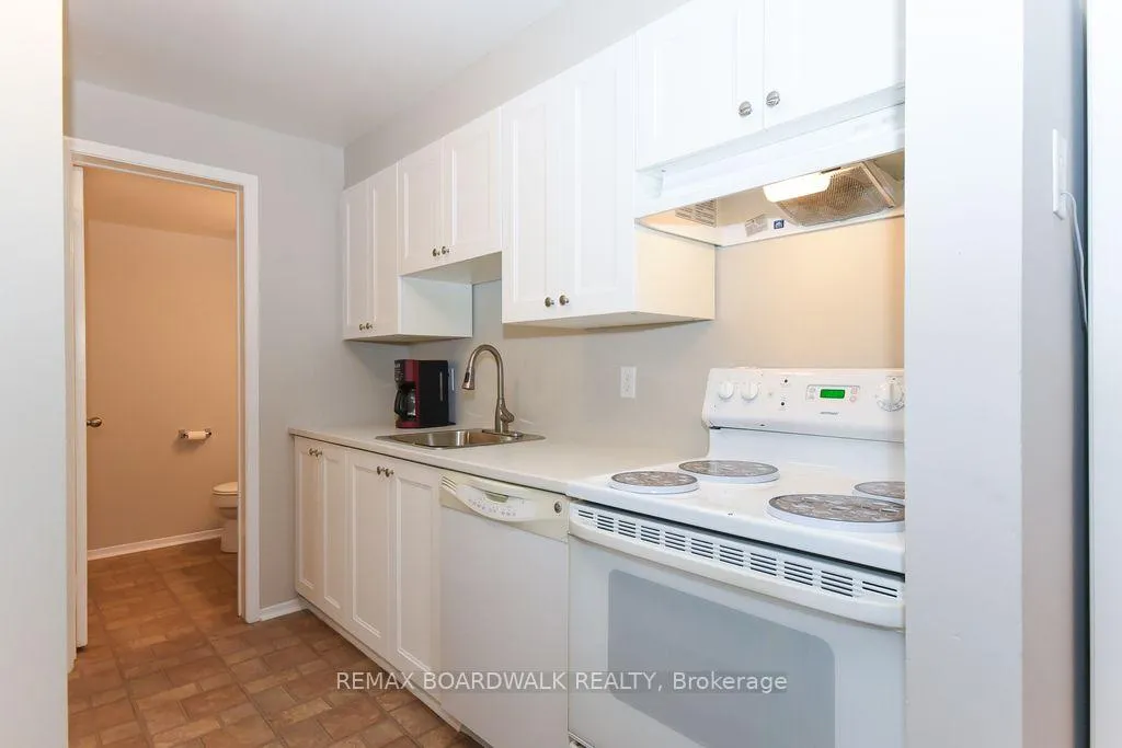 Photo 8 of 758 St-Andre Drive, Ottawa, Hiawatha Park/Convent Glen — HOMEH
