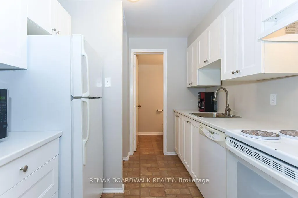 Photo 9 of 758 St-Andre Drive, Ottawa, Hiawatha Park/Convent Glen — HOMEH