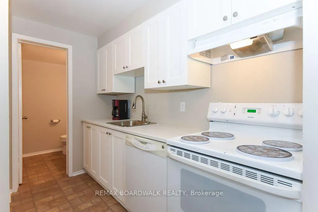 Photo 10 of 758 St-Andre Drive, Ottawa, Hiawatha Park/Convent Glen — HOMEH