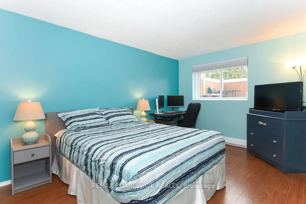 Photo 12 of 758 St-Andre Drive, Ottawa, Hiawatha Park/Convent Glen — HOMEH