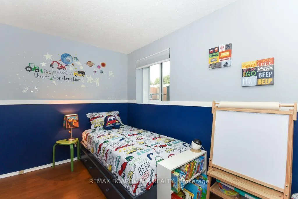 Photo 16 of 758 St-Andre Drive, Ottawa, Hiawatha Park/Convent Glen — HOMEH