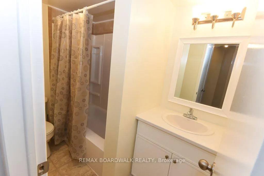 Photo 17 of 758 St-Andre Drive, Ottawa, Hiawatha Park/Convent Glen — HOMEH