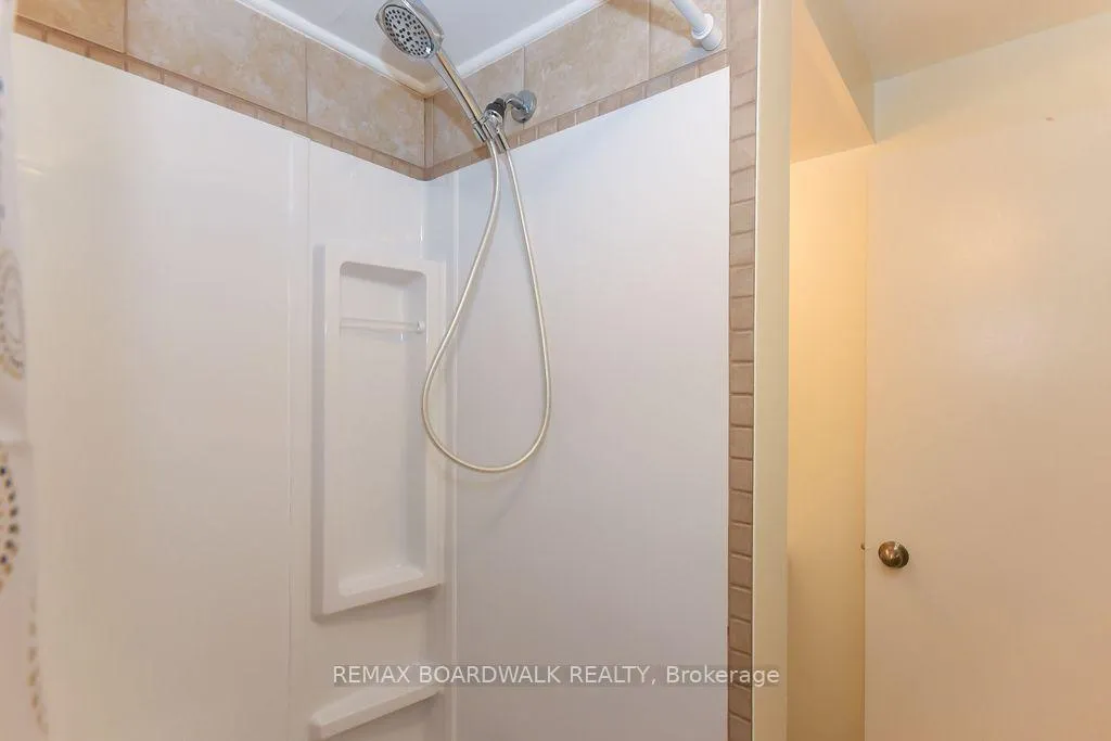 Photo 18 of 758 St-Andre Drive, Ottawa, Hiawatha Park/Convent Glen — HOMEH