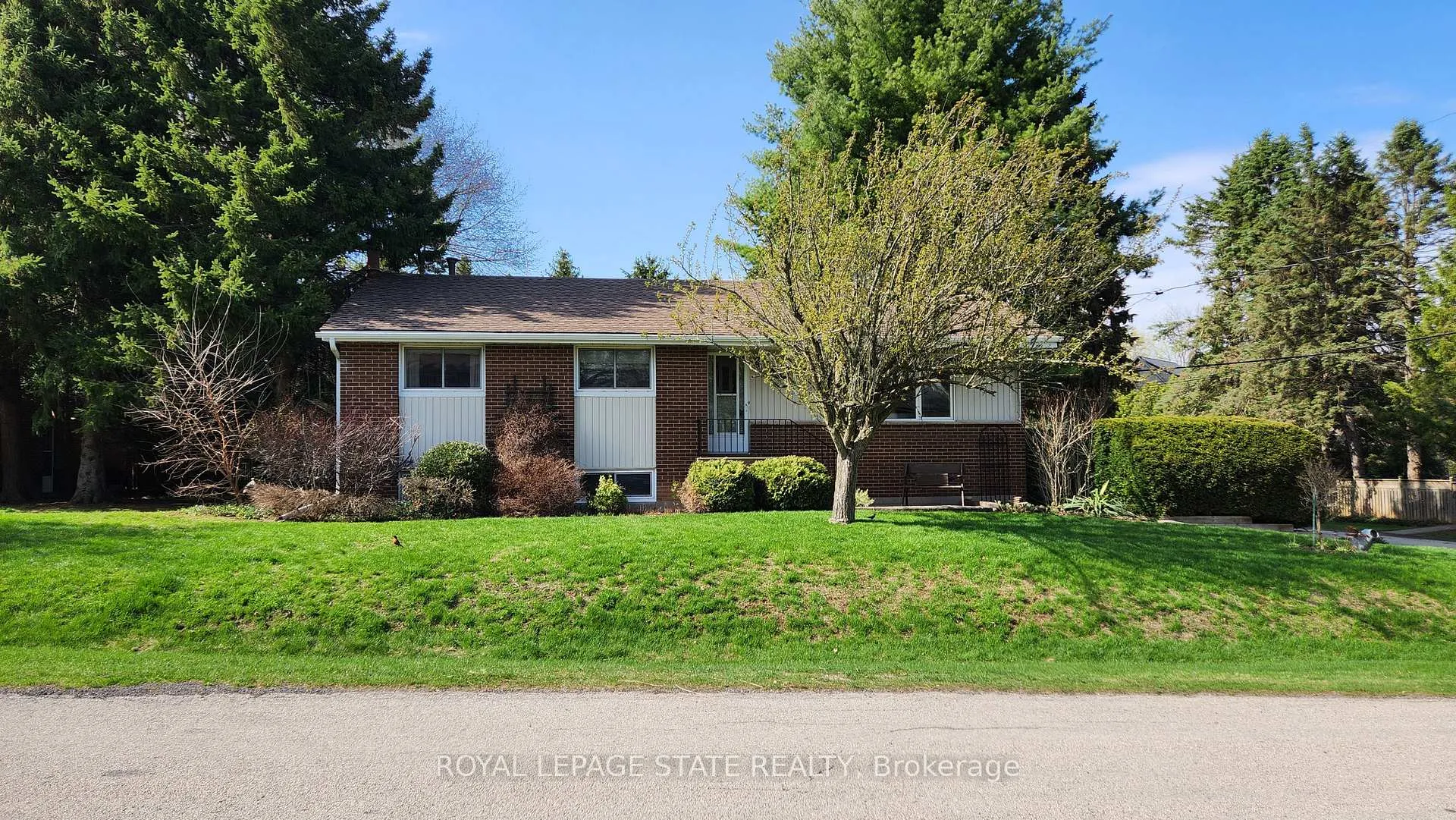 Photo 1 of 347 Clarendon Drive, Hamilton, Ancaster — HOMEH