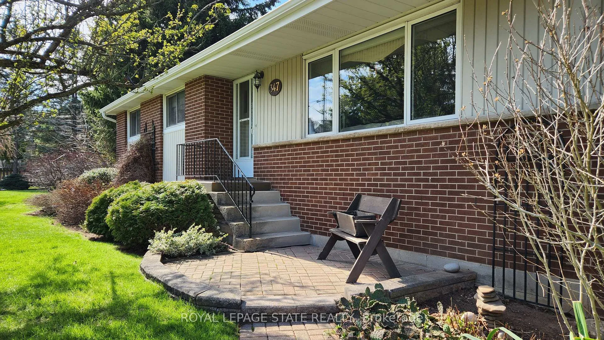 Photo 2 of 347 Clarendon Drive, Hamilton, Ancaster — HOMEH