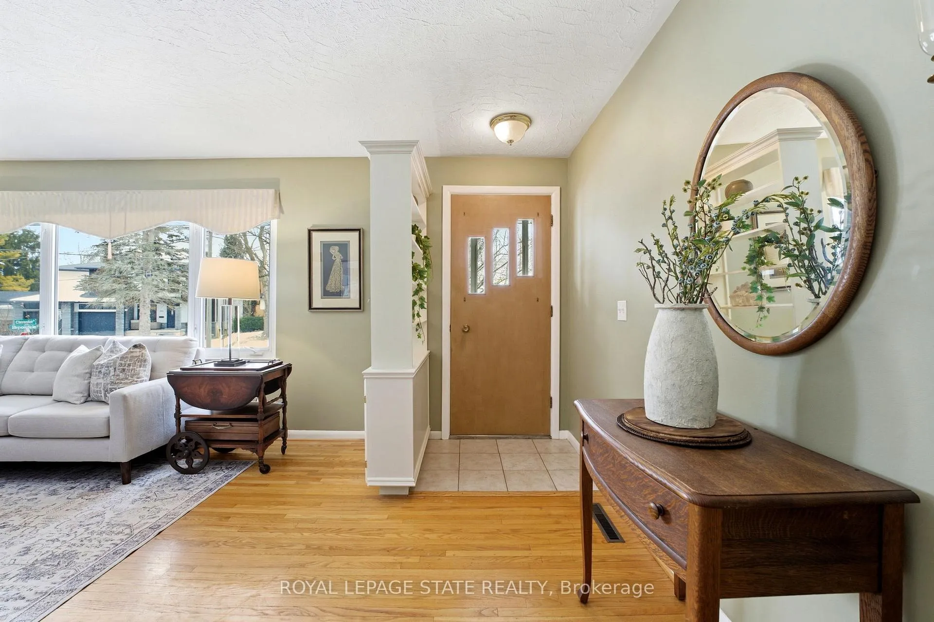 Photo 3 of 347 Clarendon Drive, Hamilton, Ancaster — HOMEH