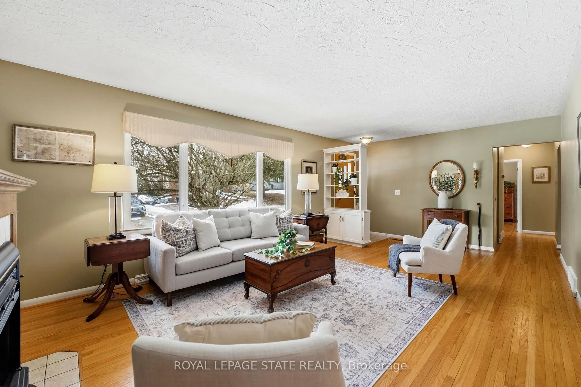 Photo 4 of 347 Clarendon Drive, Hamilton, Ancaster — HOMEH