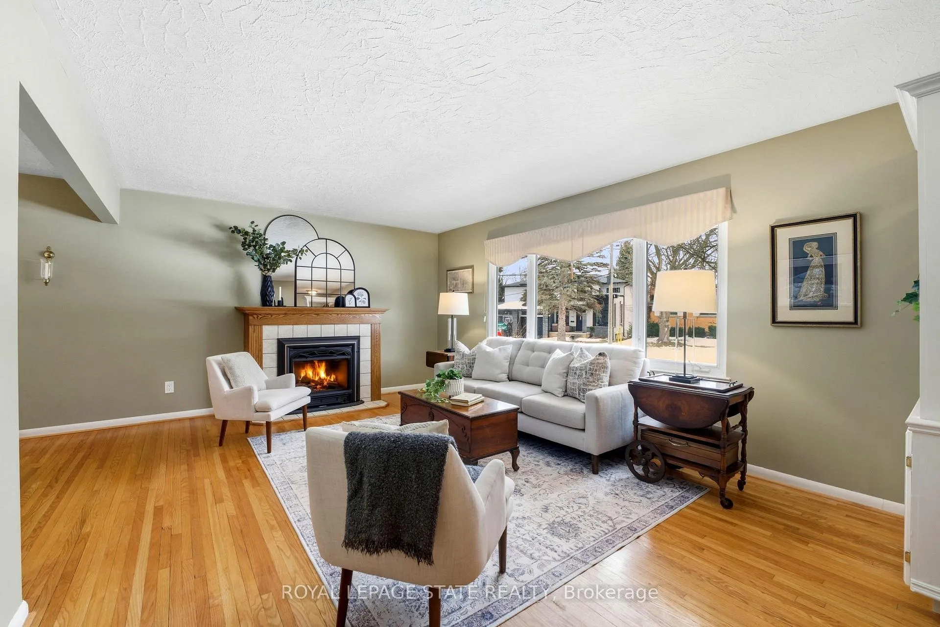 Photo 5 of 347 Clarendon Drive, Hamilton, Ancaster — HOMEH