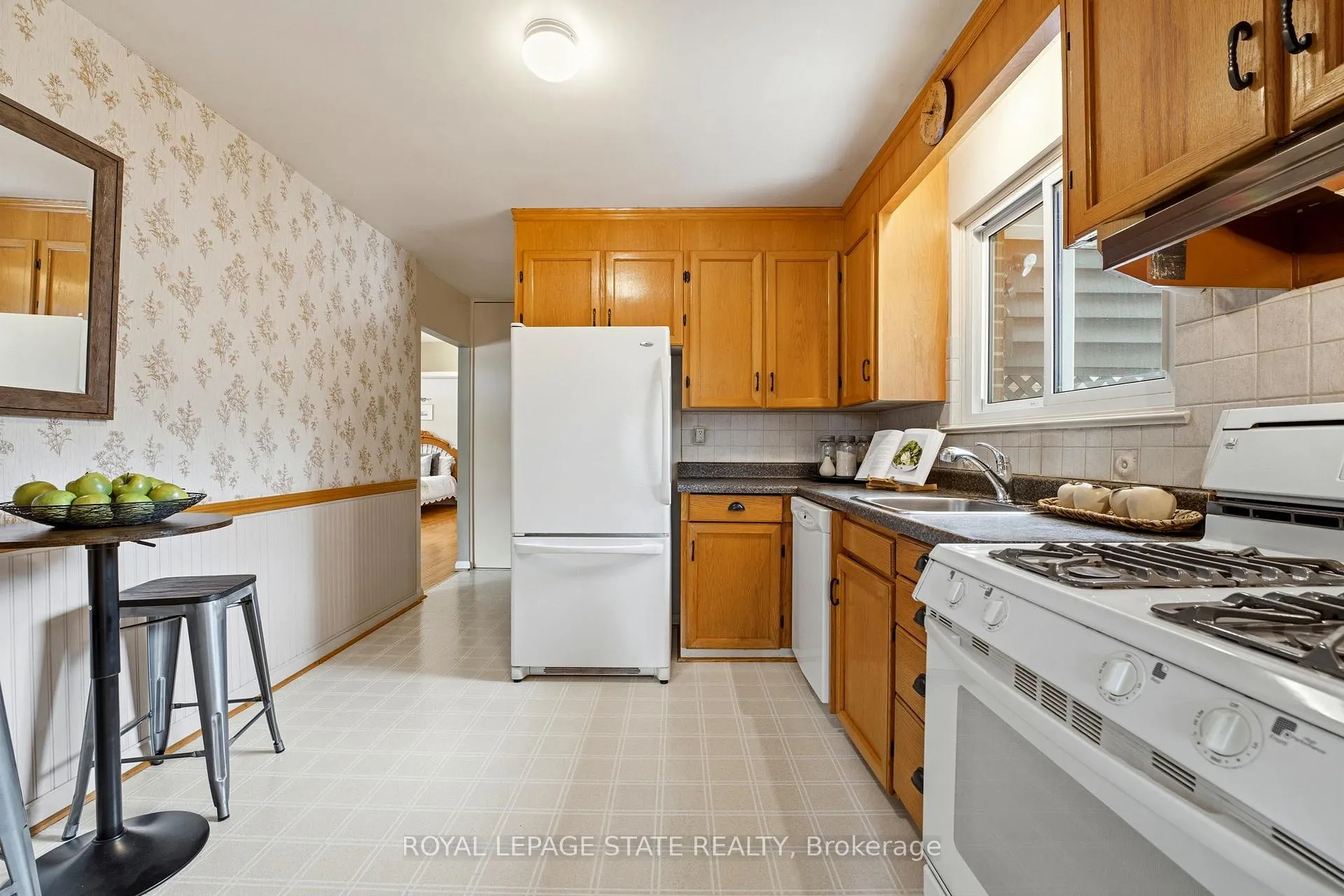 Photo 10 of 347 Clarendon Drive, Hamilton, Ancaster — HOMEH