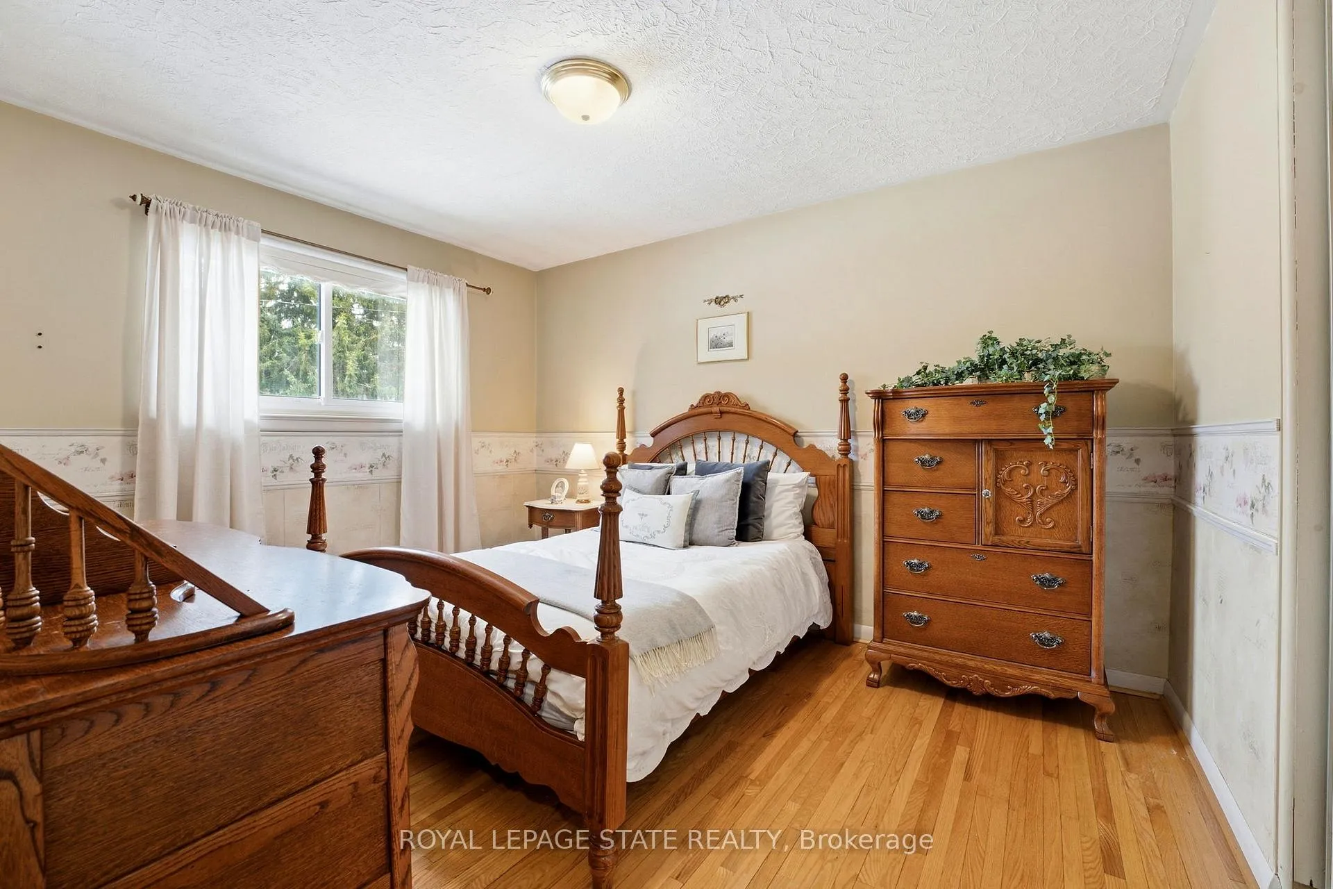 Photo 12 of 347 Clarendon Drive, Hamilton, Ancaster — HOMEH