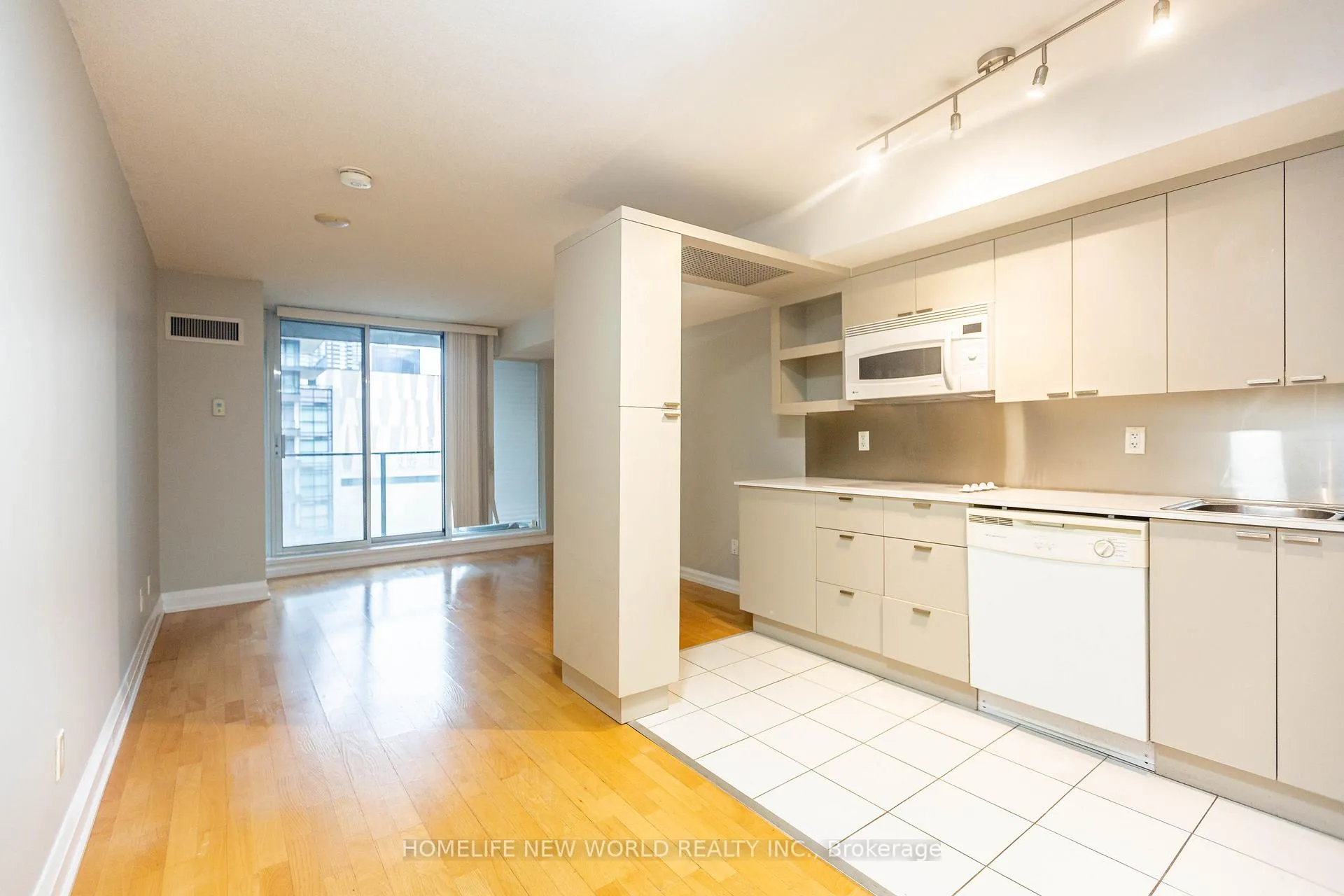 Photo 2 of Unit 951, 111 Elizabeth Street, Toronto, Bay Street Corridor — HOMEH