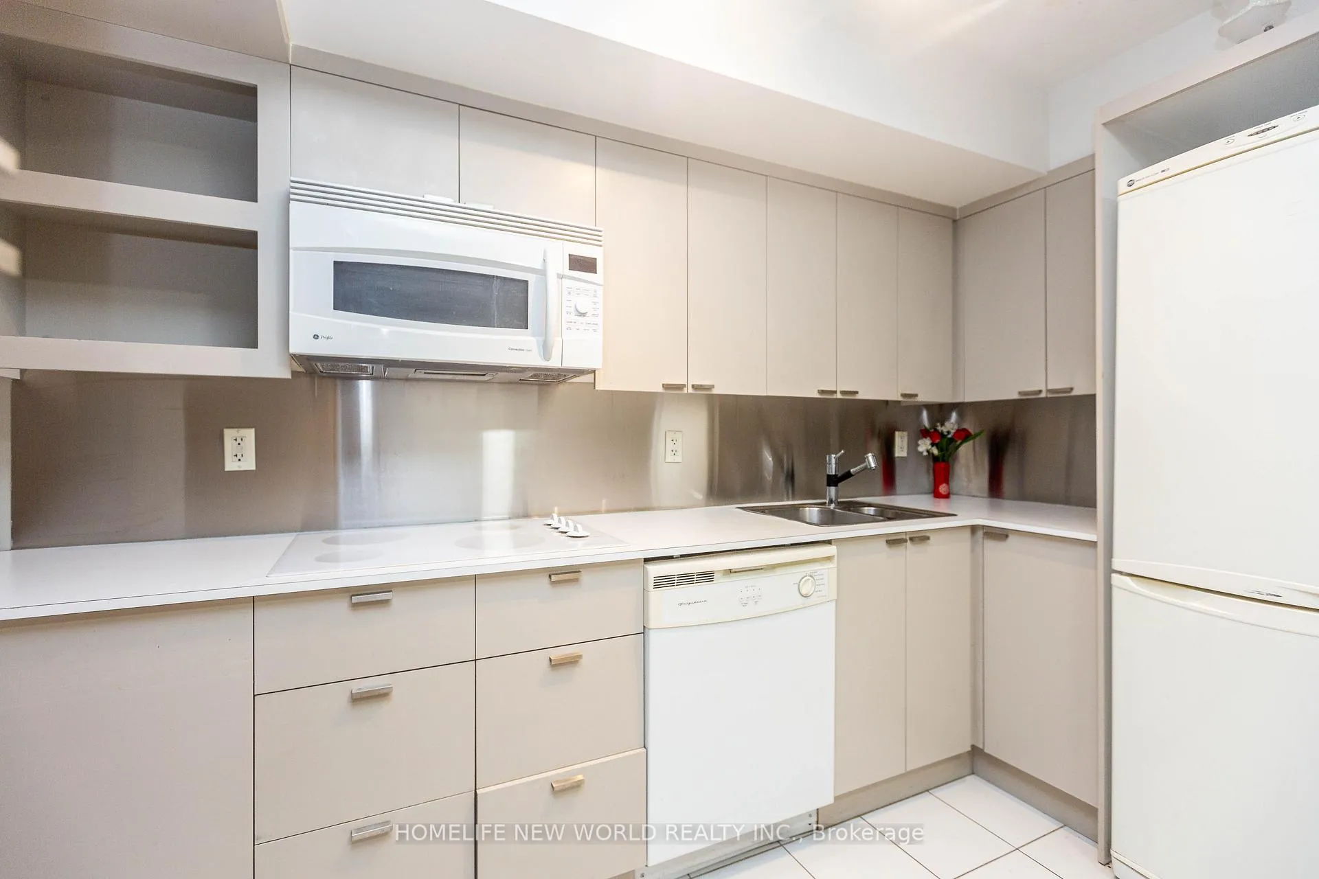 Photo 5 of Unit 951, 111 Elizabeth Street, Toronto, Bay Street Corridor — HOMEH