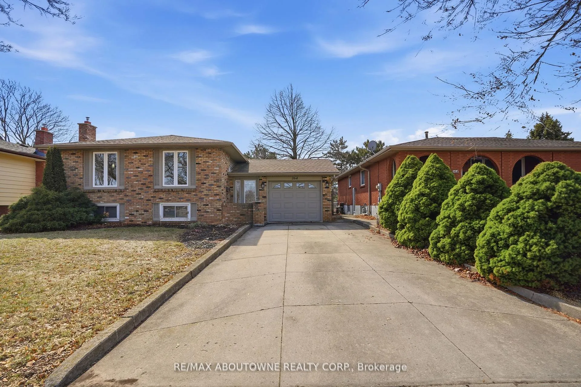 Photo 1 of 264 Celtic Drive, Hamilton, Stoney Creek — HOMEH