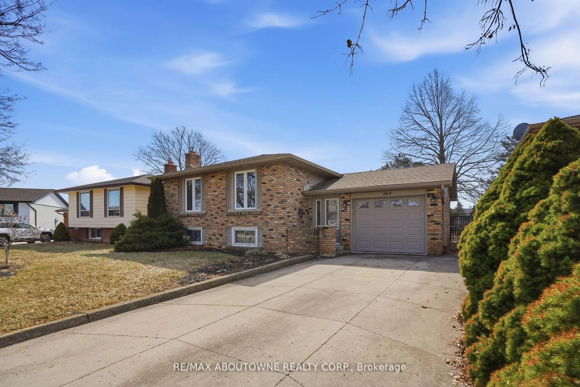 Photo 2 of 264 Celtic Drive, Hamilton, Stoney Creek — HOMEH