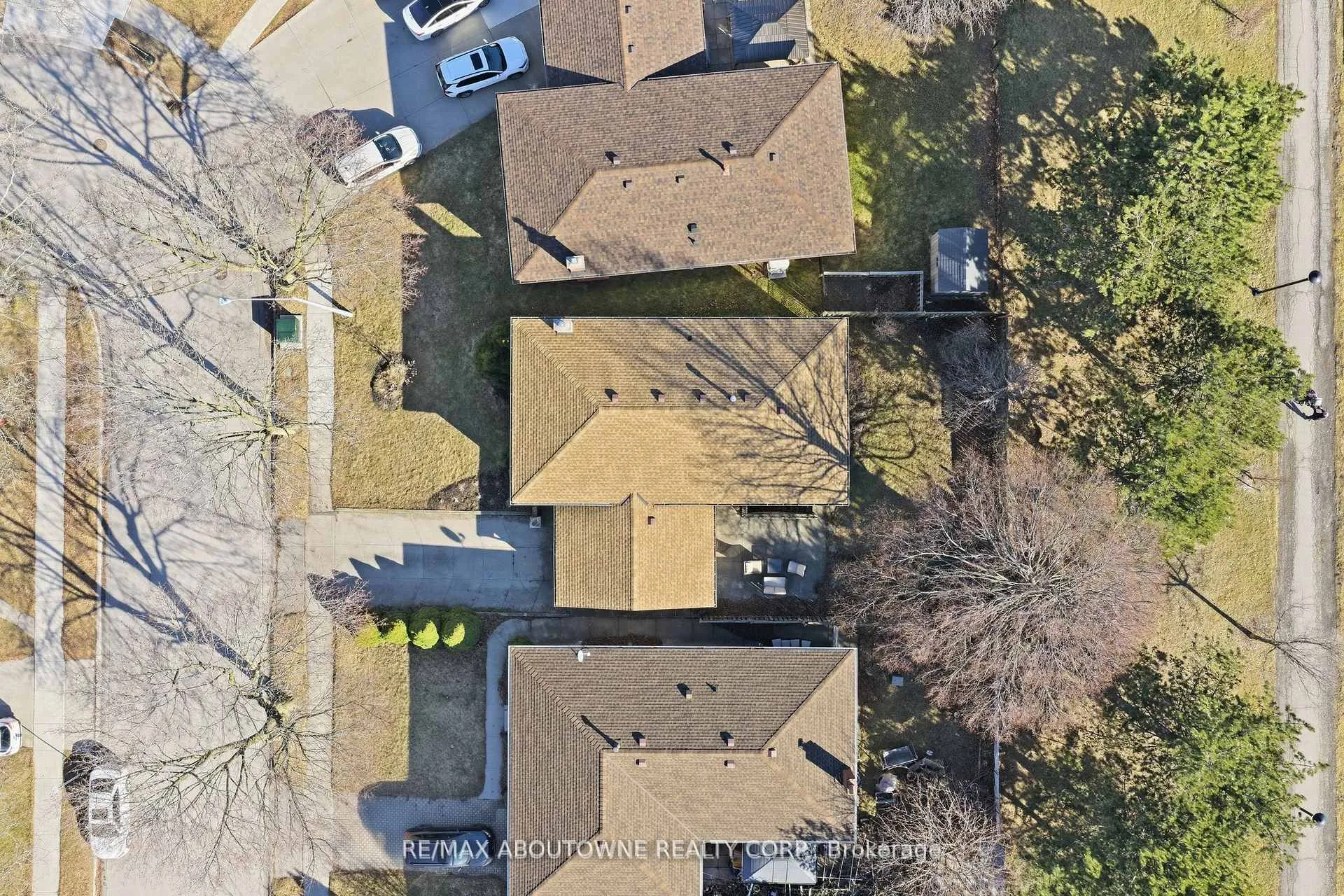 Photo 3 of 264 Celtic Drive, Hamilton, Stoney Creek — HOMEH