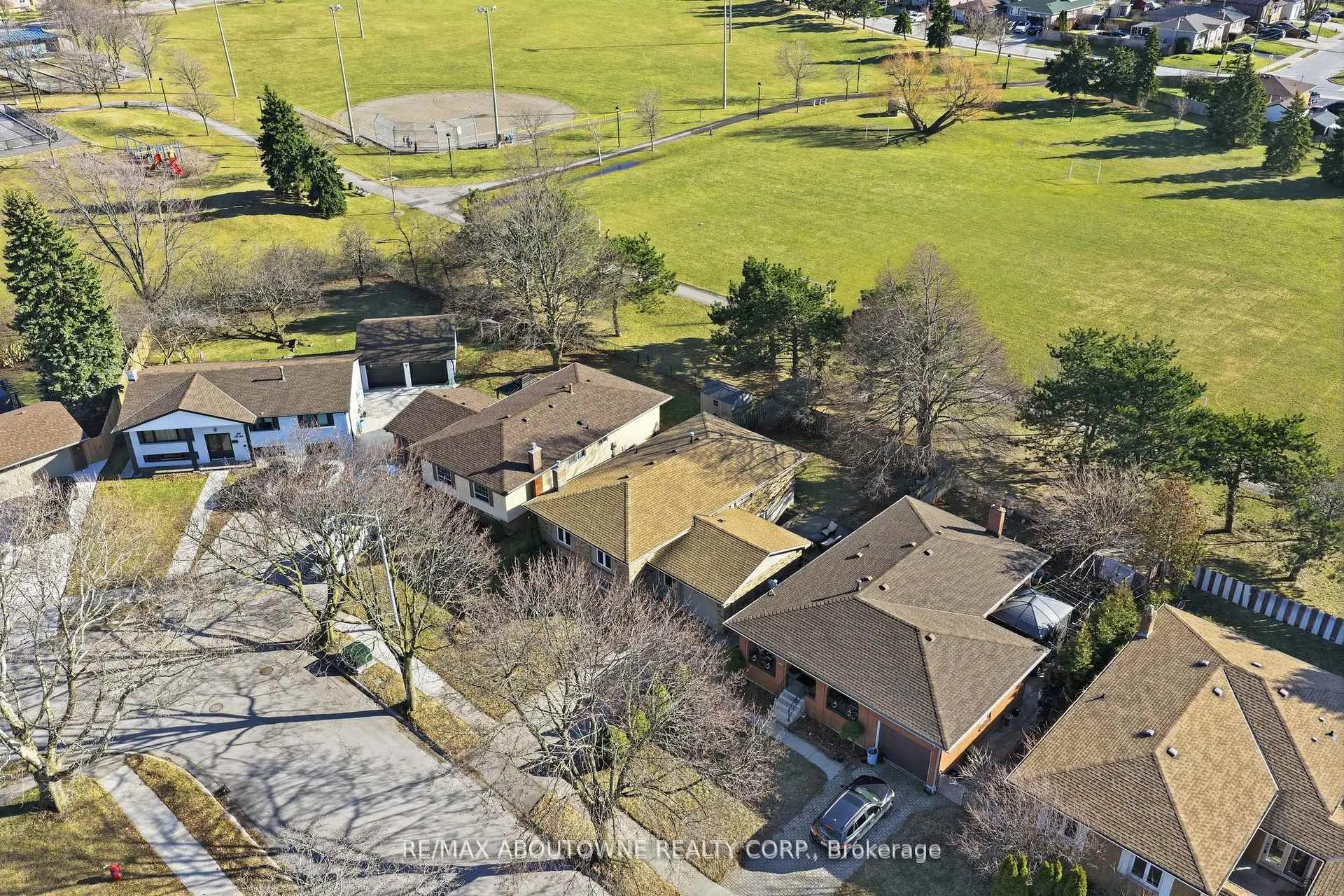 Photo 4 of 264 Celtic Drive, Hamilton, Stoney Creek — HOMEH