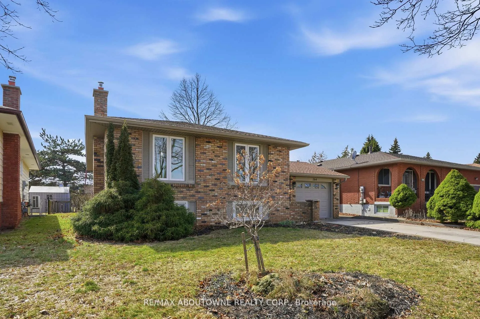 Photo 5 of 264 Celtic Drive, Hamilton, Stoney Creek — HOMEH