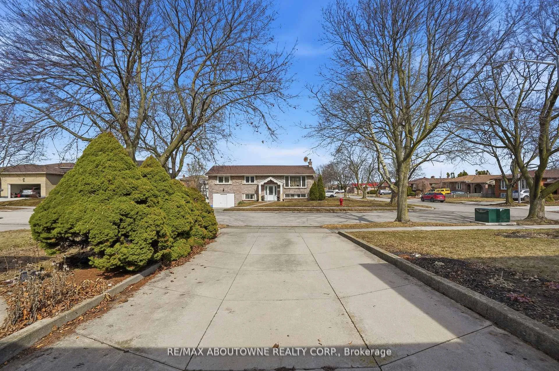 Photo 7 of 264 Celtic Drive, Hamilton, Stoney Creek — HOMEH