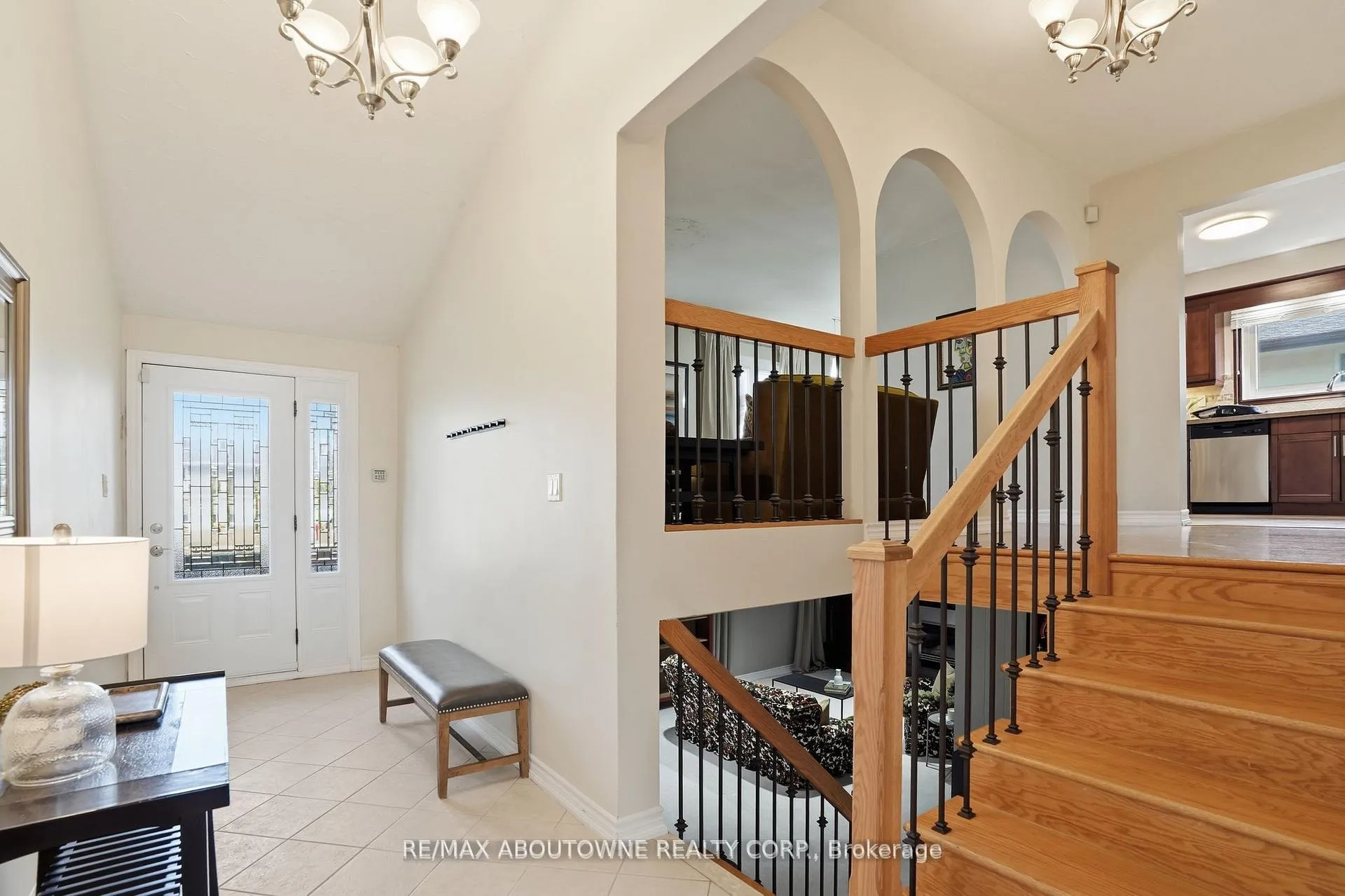 Photo 9 of 264 Celtic Drive, Hamilton, Stoney Creek — HOMEH