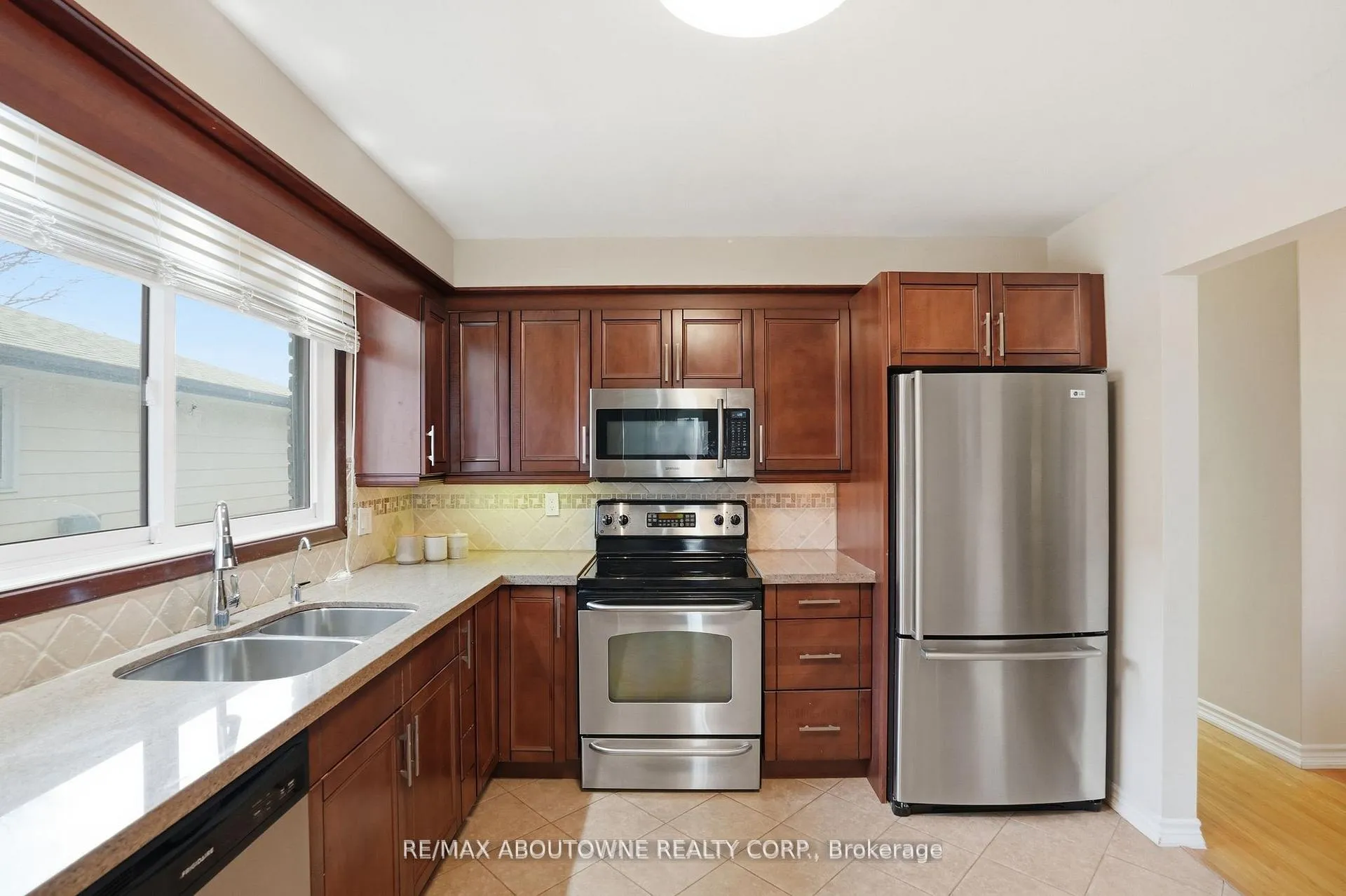 Photo 15 of 264 Celtic Drive, Hamilton, Stoney Creek — HOMEH