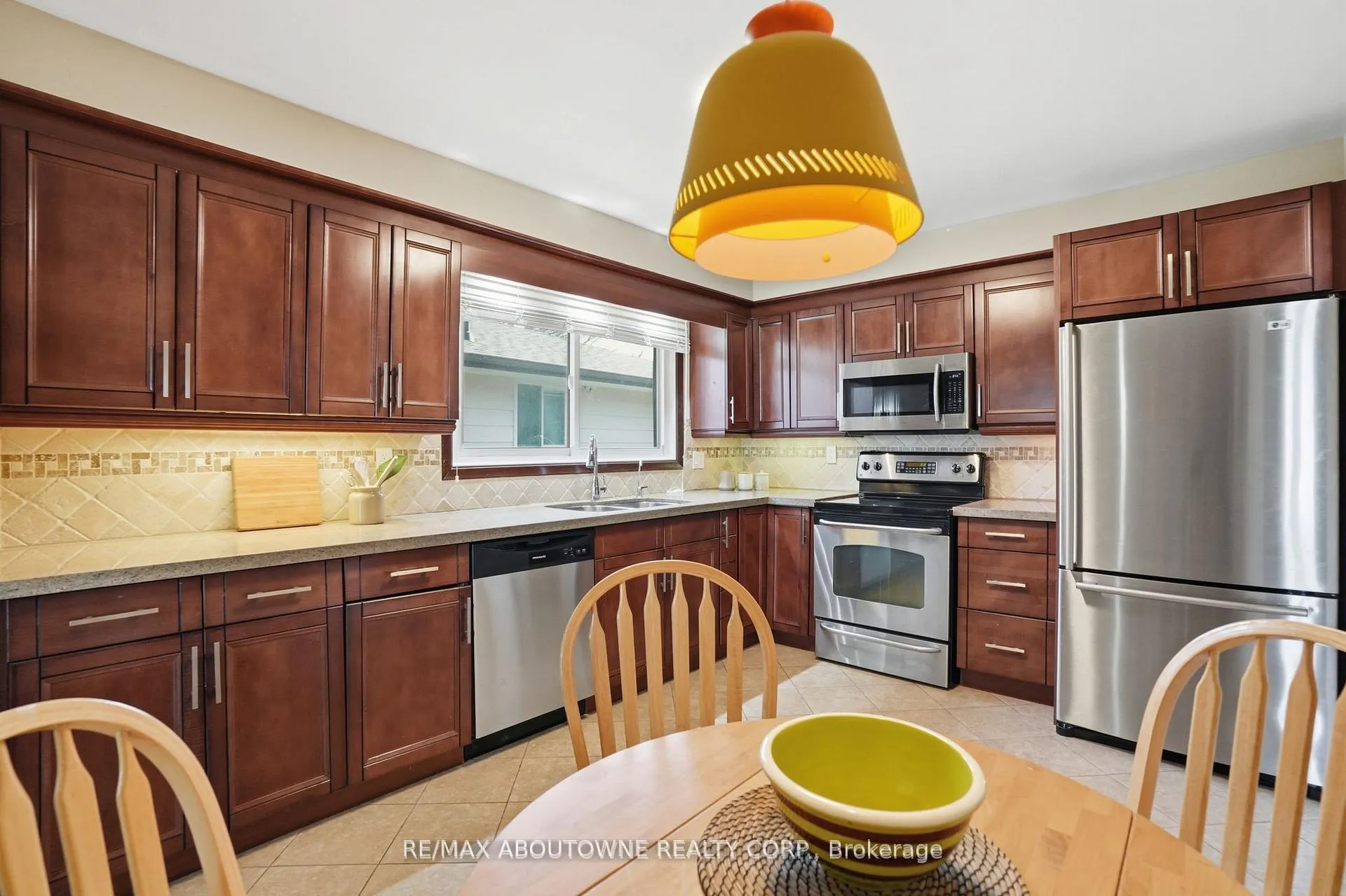 Photo 17 of 264 Celtic Drive, Hamilton, Stoney Creek — HOMEH