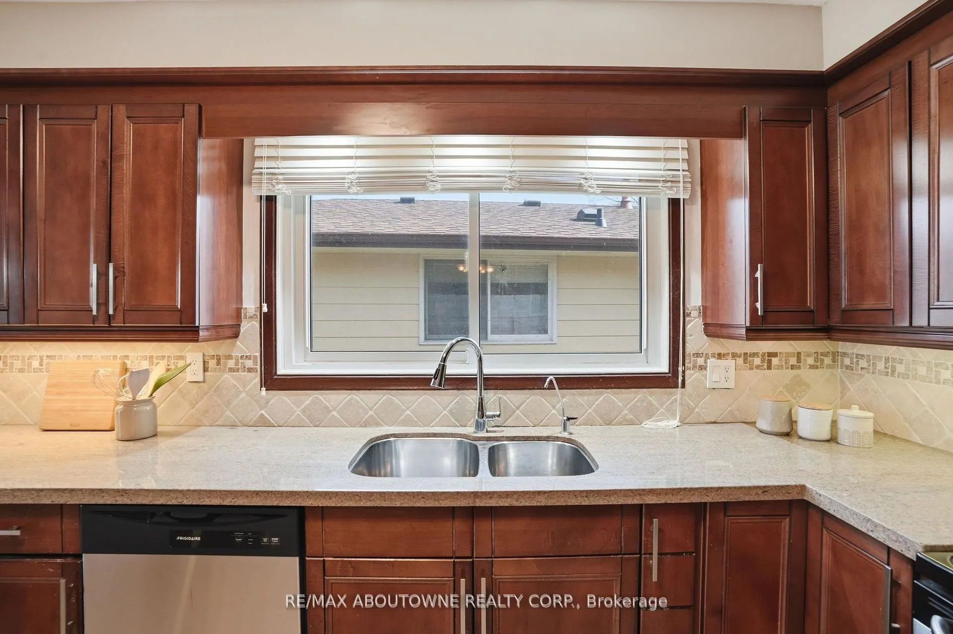 Photo 18 of 264 Celtic Drive, Hamilton, Stoney Creek — HOMEH